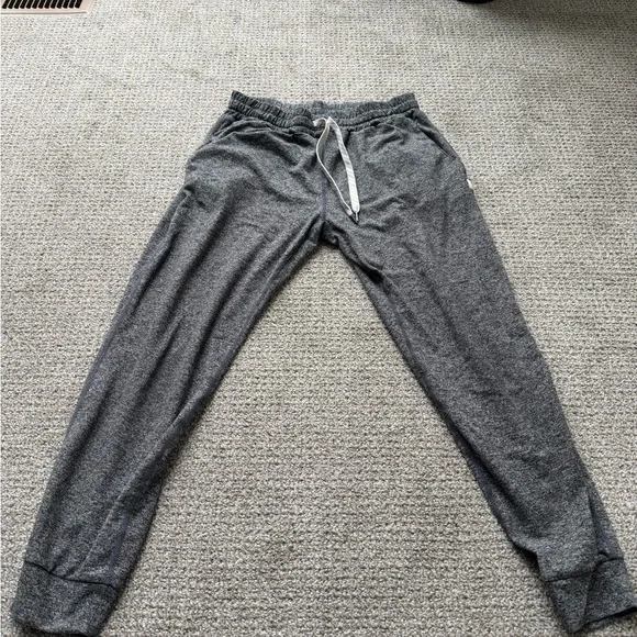 Vuori Joggers in Good Condition - Picture 1 of 6